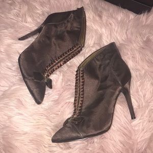 Hale Bob heels